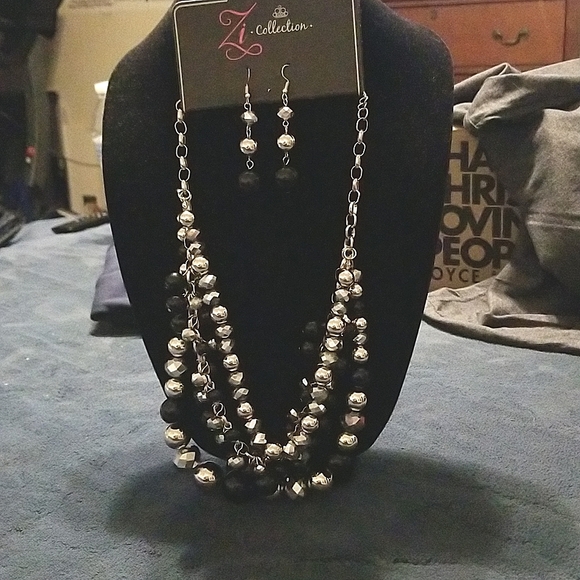 Zi Collection - Picture 3 of 3